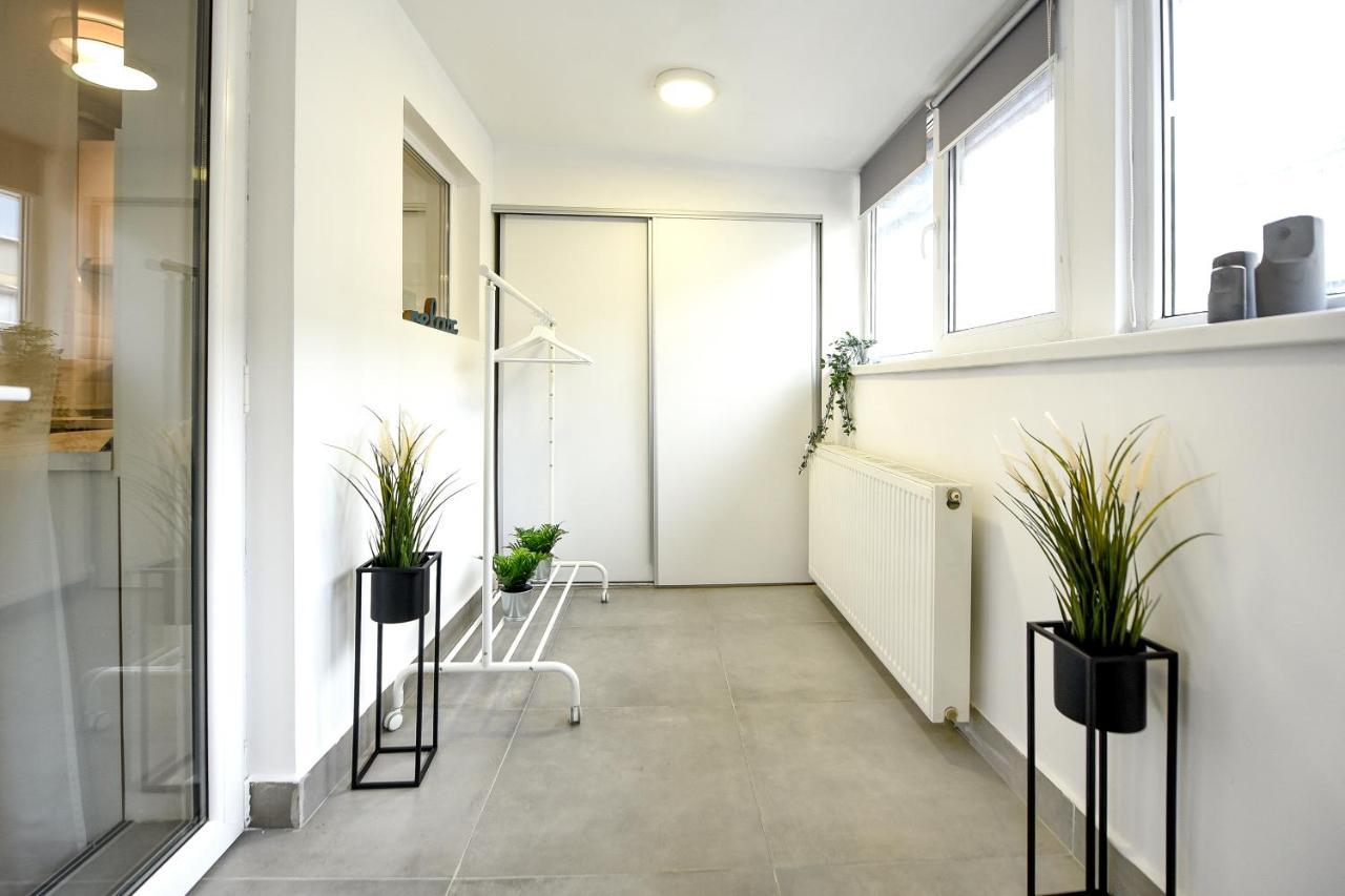 Spacious 1Br In The City Center - Amazing For Extended Stays Бухарест Экстерьер фото