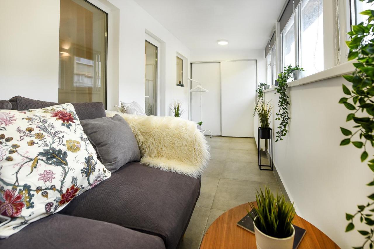 Spacious 1Br In The City Center - Amazing For Extended Stays Бухарест Экстерьер фото