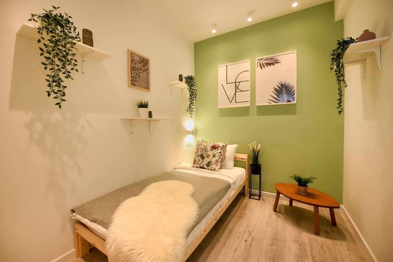 Spacious 1Br In The City Center - Amazing For Extended Stays Бухарест Экстерьер фото