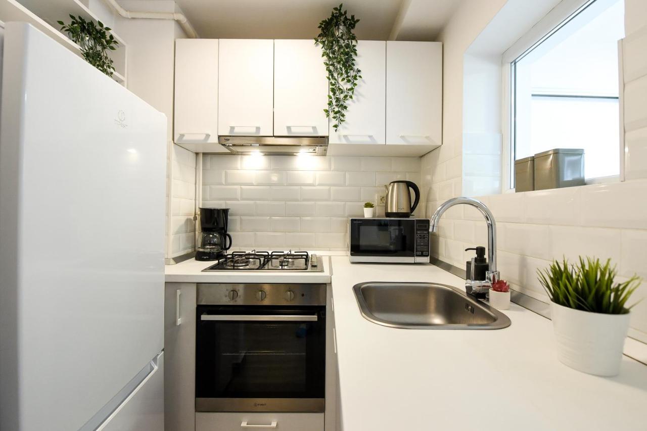 Spacious 1Br In The City Center - Amazing For Extended Stays Бухарест Экстерьер фото